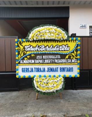 Papan Bunga Duka di Sembakung Atulai